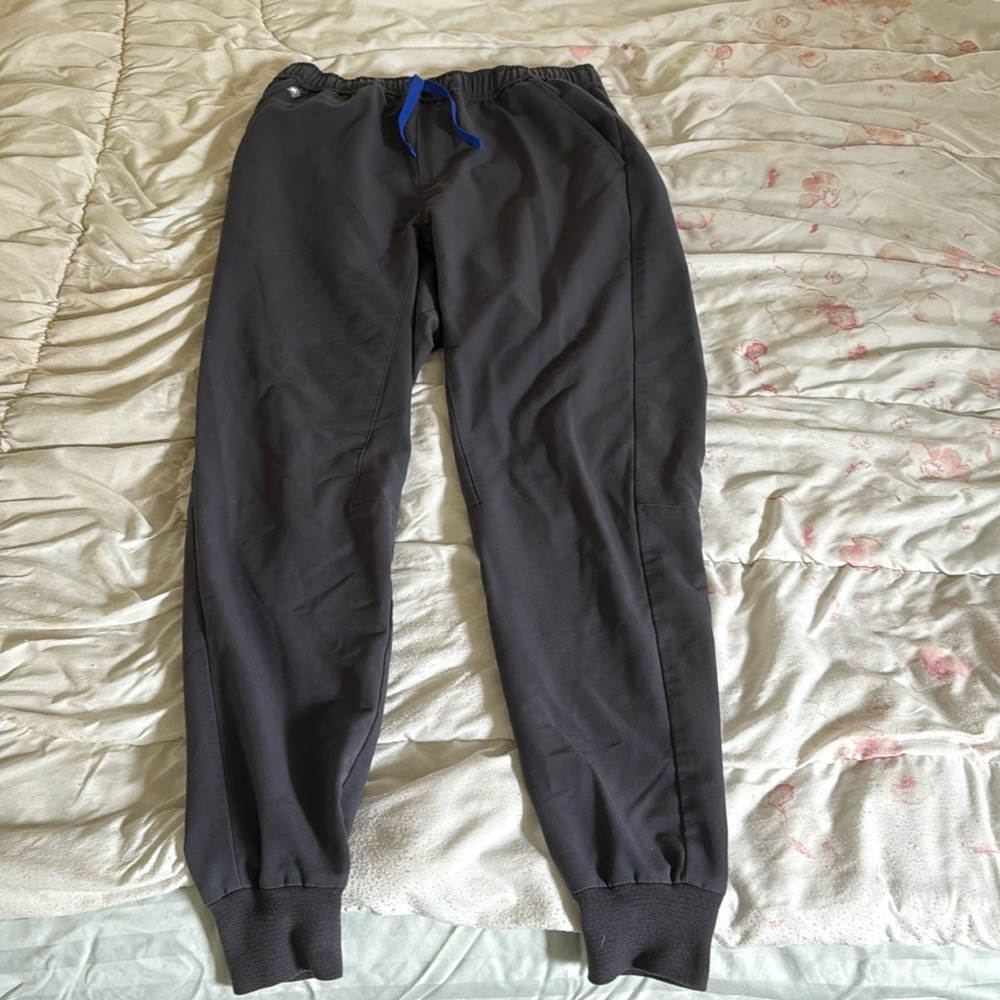 FIGS Tansen Jogger Scrub Pants (Charcoal Gray)